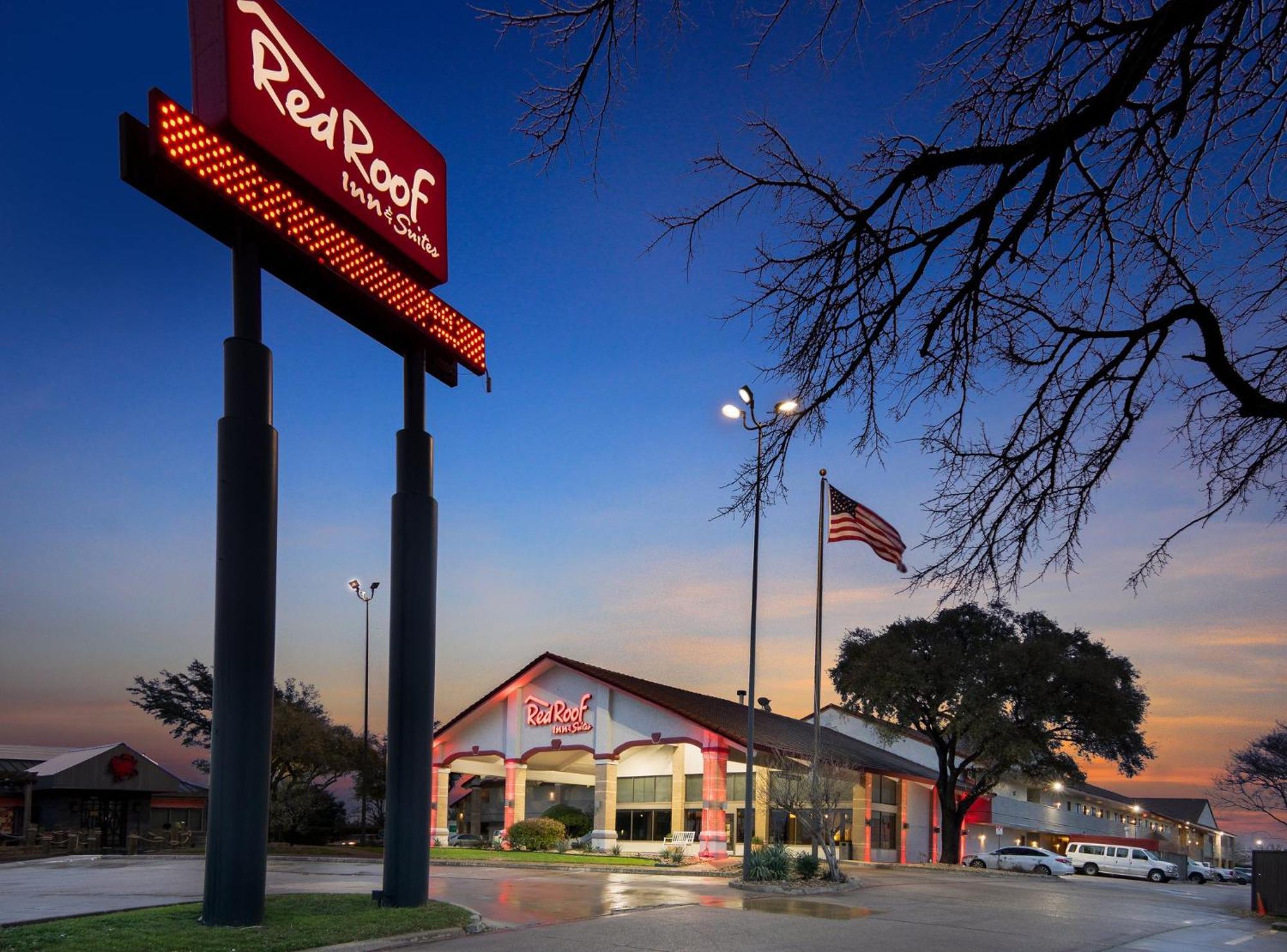Red Roof Inn & Suites Irving - Dfw Airport South Exterior foto
